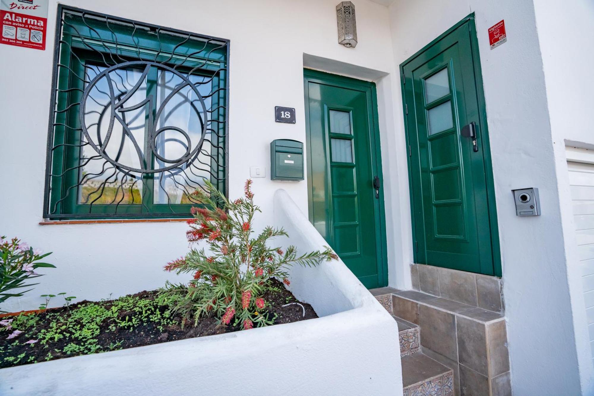 Casa Julio - Alcala Complete Coastal Retreat - Entire Apartment - 3 Min Walk From The Ocean - Shared Entrance With Host Exterior foto